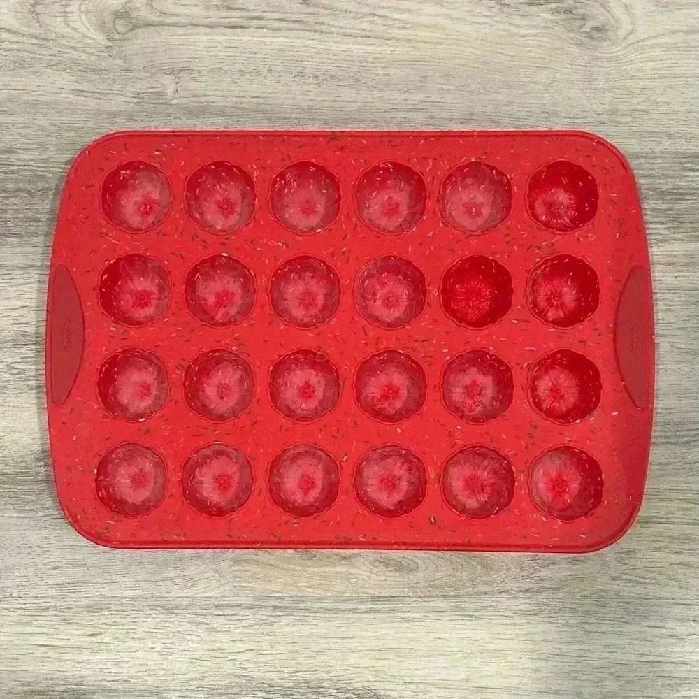 Trudeau Silicone Fluted Mini Cupcake Pan 24 Mini Festive Shaped Cakes Holiday